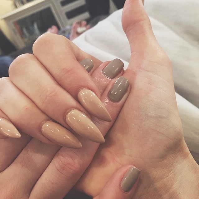 unhas da kylie jenner nude stiletto