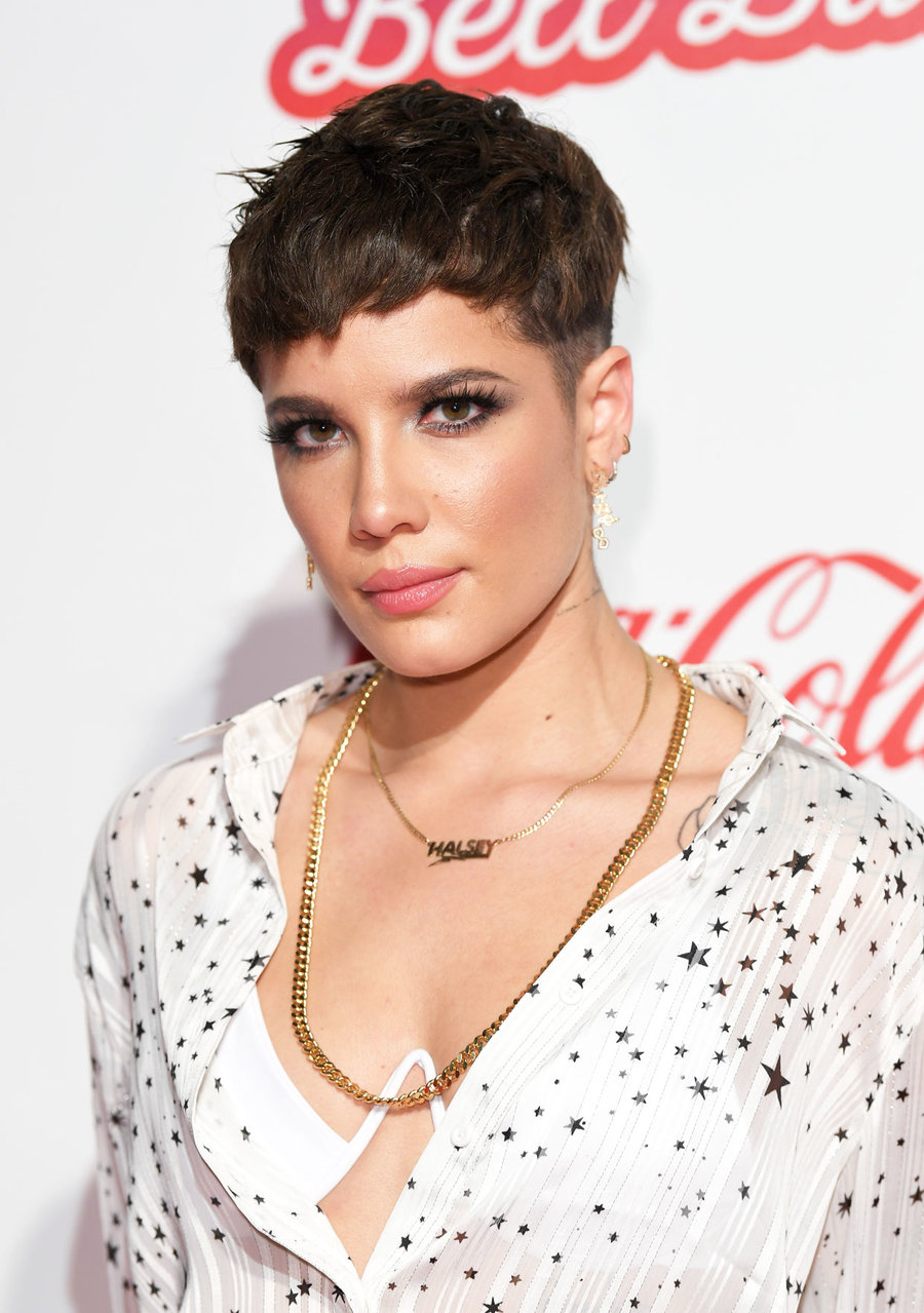 halsey cabelo curto