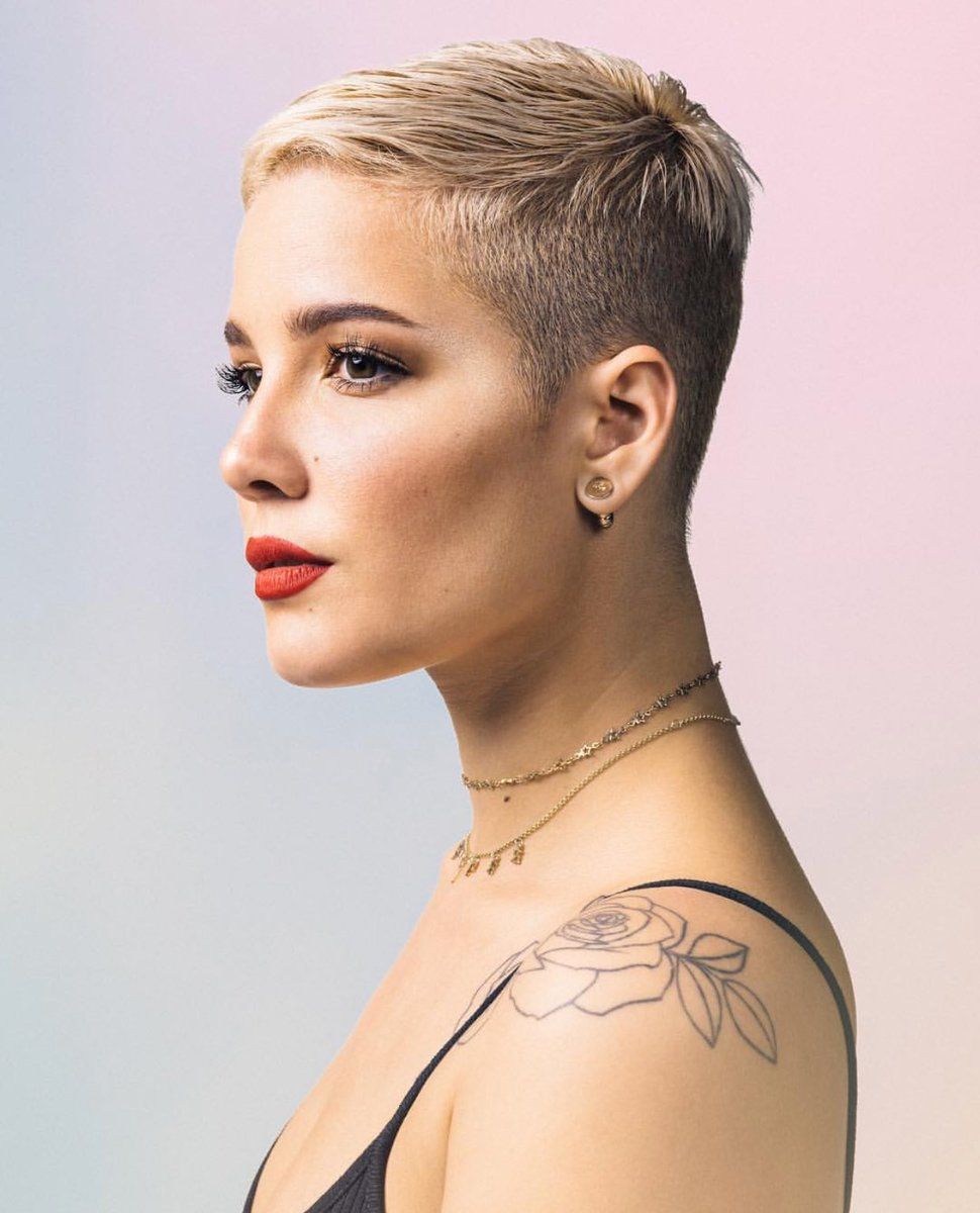 halsey cabelo loiro curto