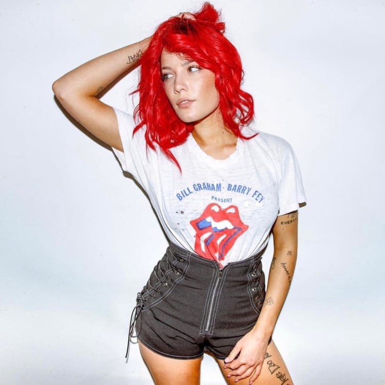 halsey cabelo vermelho longo