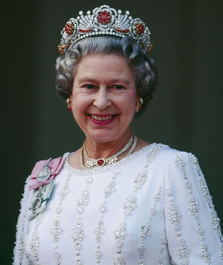 tiara de rubi da rainha elizabeth ii exclusiva