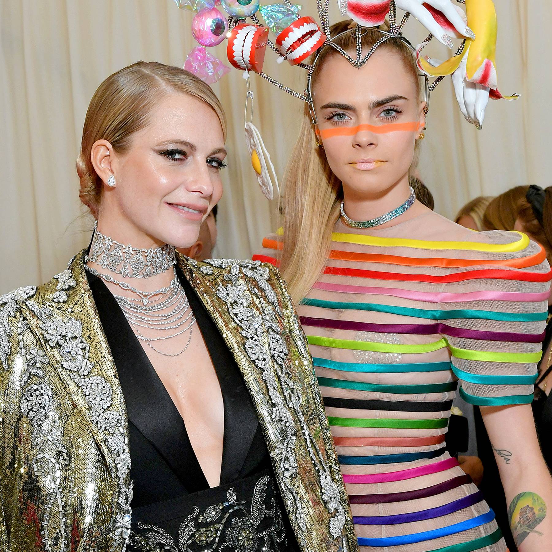 cara e poppy delevigne