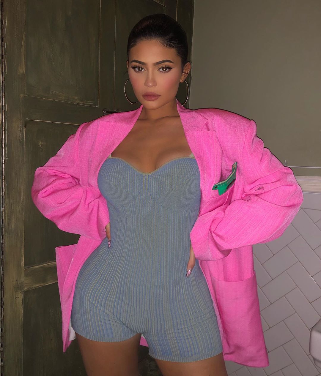 kylie jenner terno rosa