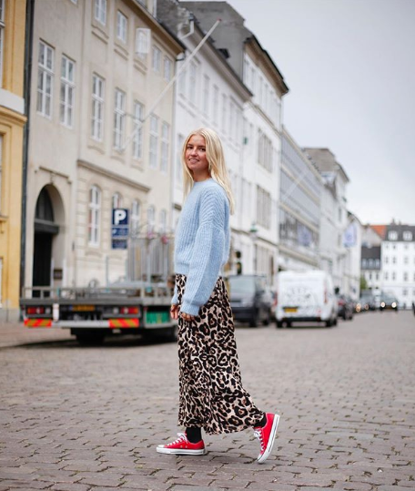 looks com tenis femininos saia animal print