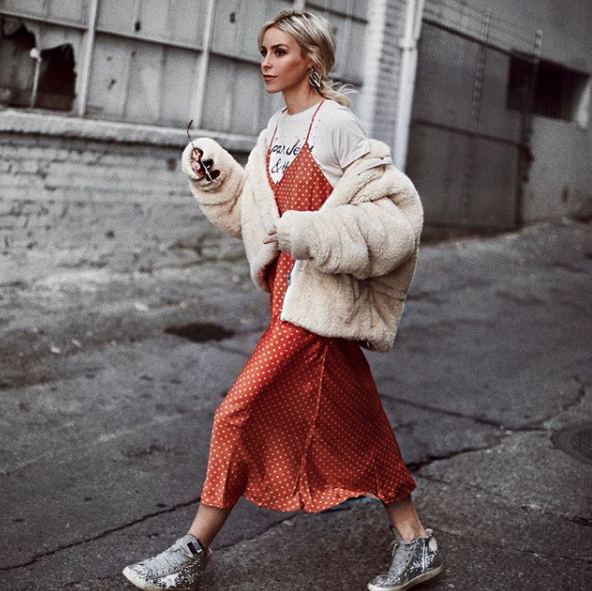 vestido com tenis inverno