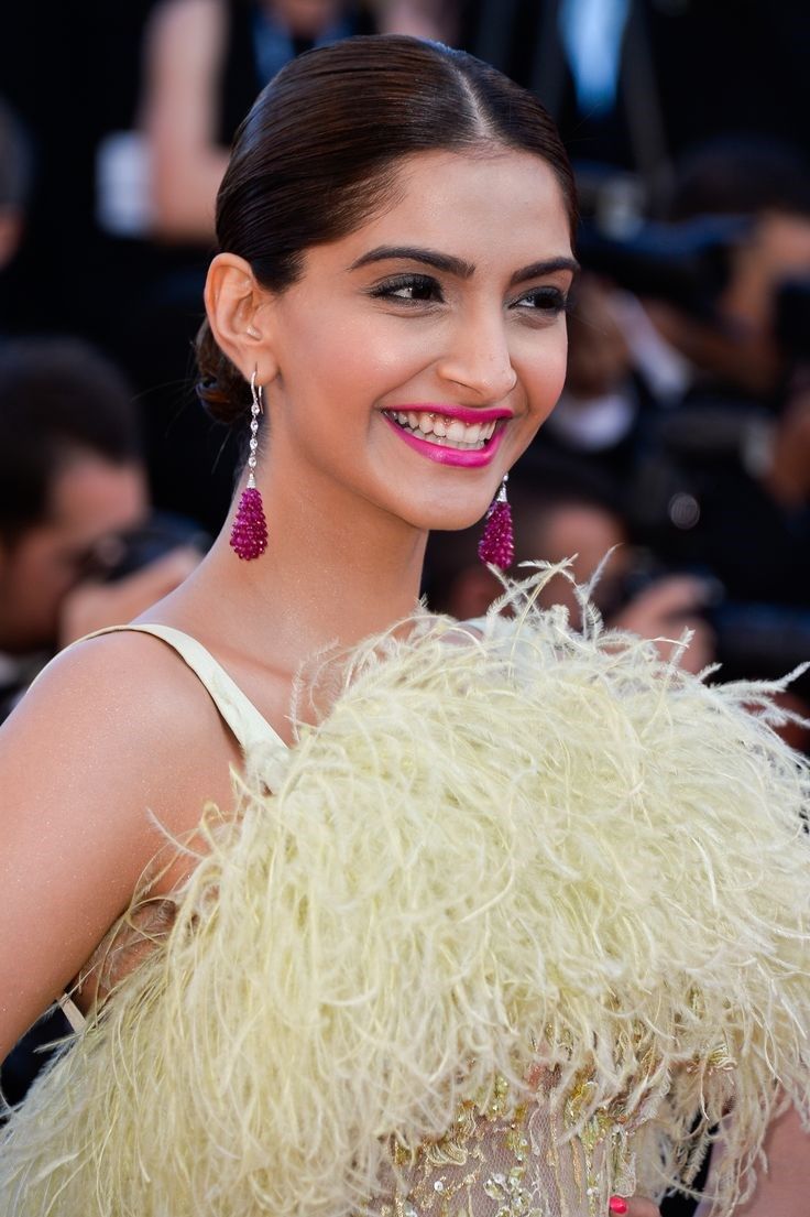 Brinco de rubi longo Sonam Kapoor