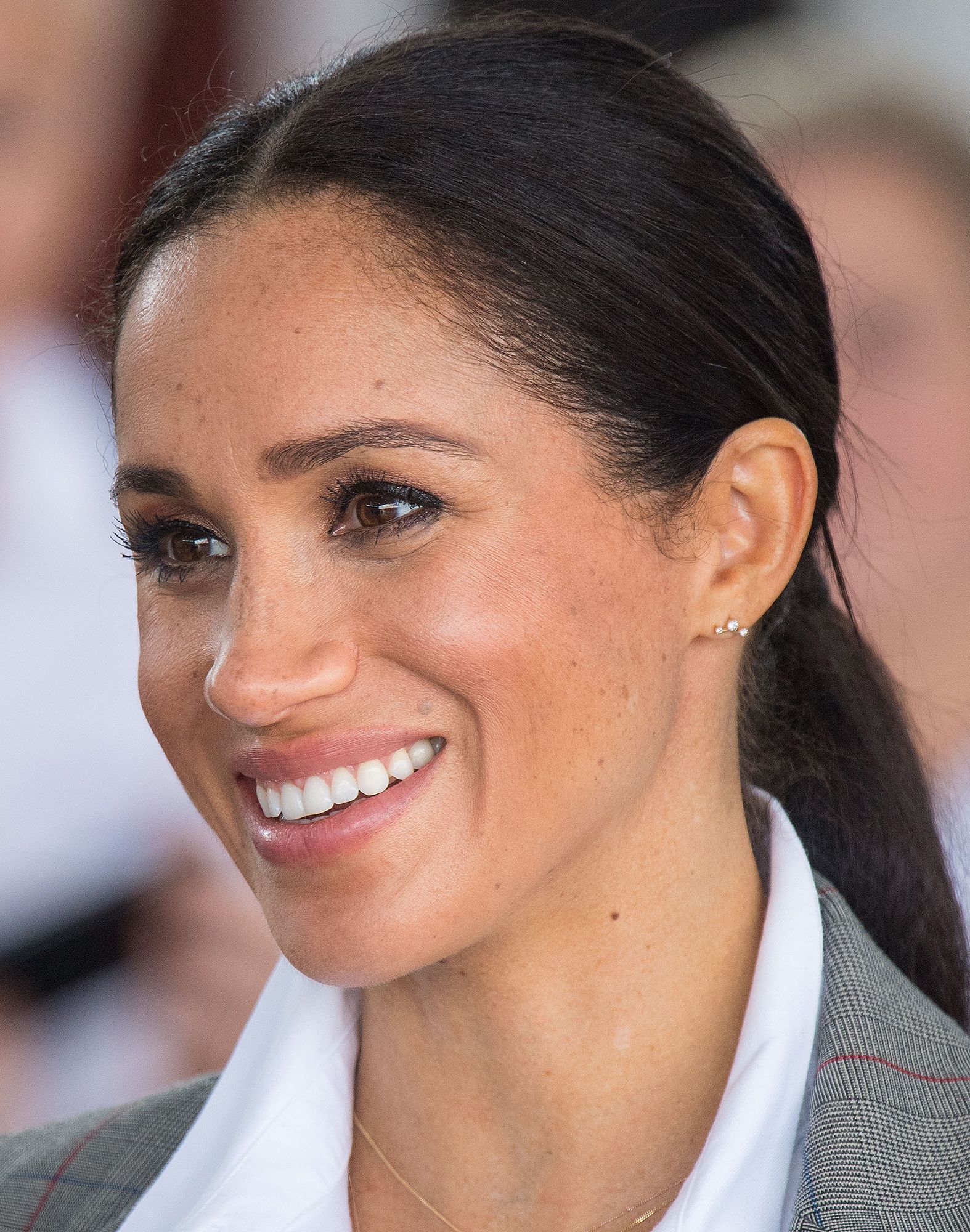 meghan markle ear cuff ponto de luz