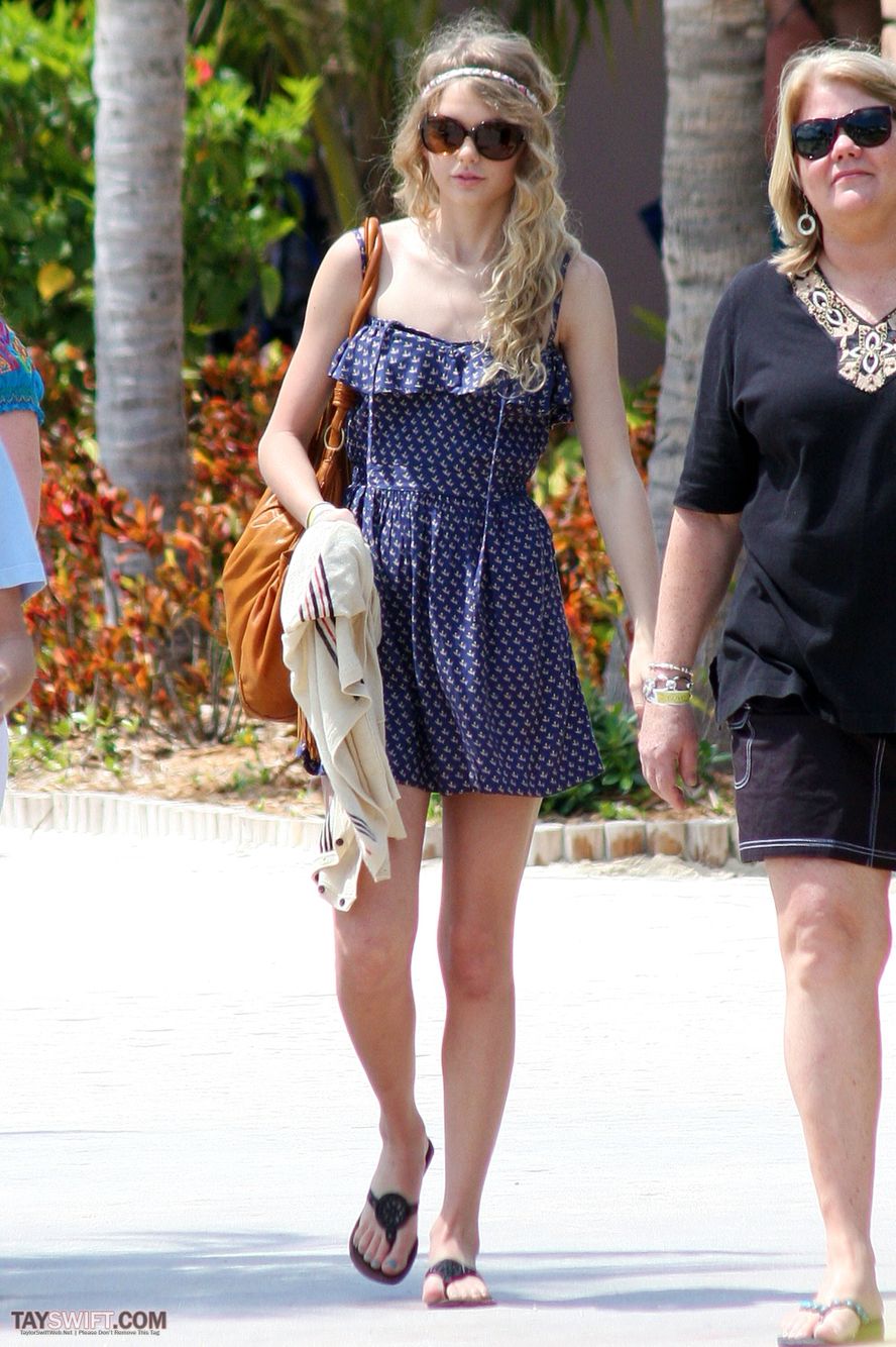 taylor swift looks em 2010