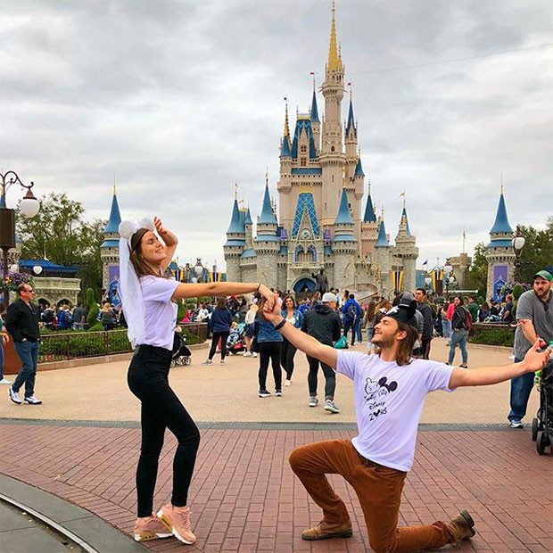 camila queiroz kleber machado na disney