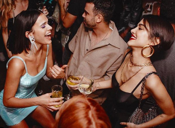 Manu Gavassi na festa de 24 anos da Atriz Bruna Marquezine