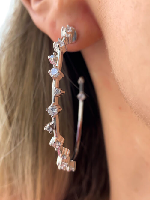 Argola Com Zirconias Brancas Intercaladas Por Zirconias Ródio - Image 3
