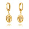 Brinco de medalhinha fosca com cruz cravejada zirconias prata 925 banho ouro