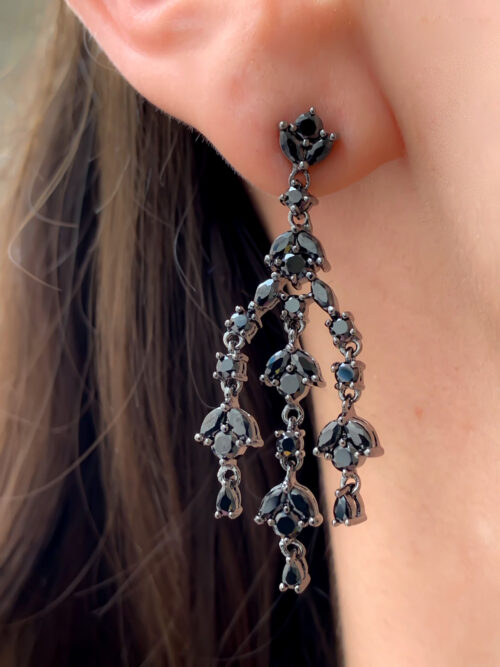 Brinco Chandelier Em Ródio Negro Com Zirconias Negras - Image 2