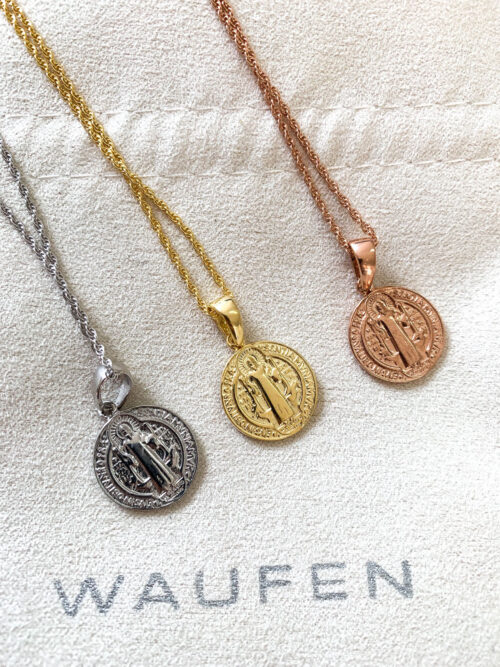 Colar Com Medalha De São Bento Em Prata 925 Banho Ouro 18K - Image 3