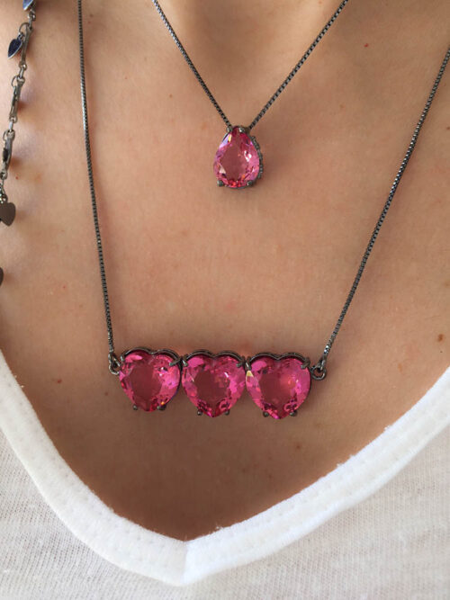 Colar Pingente 3 Corações Rodio Negro Pedras Safira Rosa - Image 2