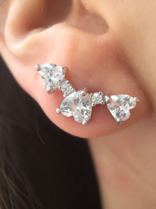Ear Cuff 3 Corações Zirconias Brancas Rodio Semi Joia Da Moda - Image 2