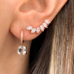 ear cuff de prata 925 com pedras cristais e brinco de argola pequena com ponto de luz quadradinho joias delicadas waufen